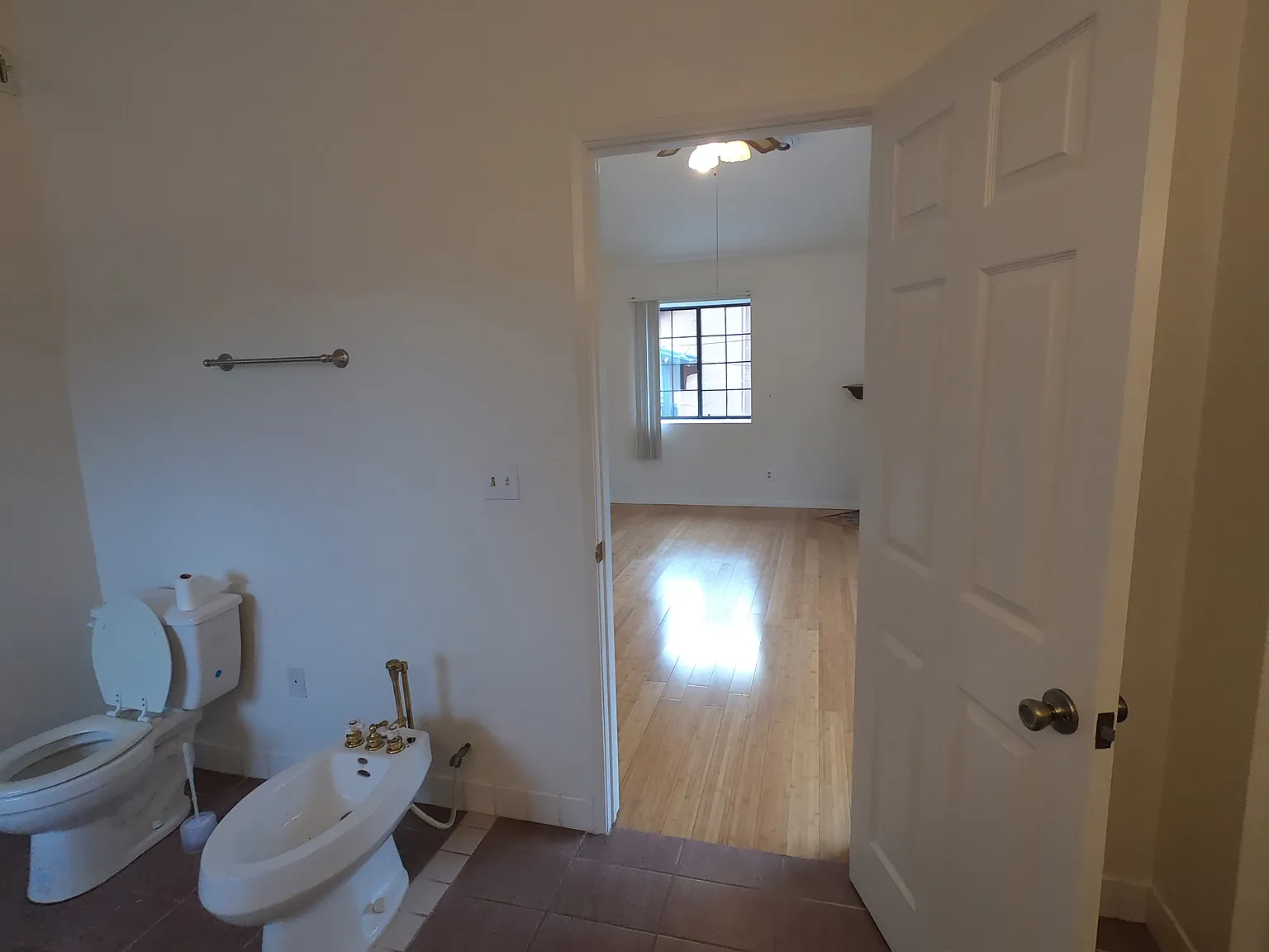 3 bed, 1100 sqft, $6,100 — Photo 2
