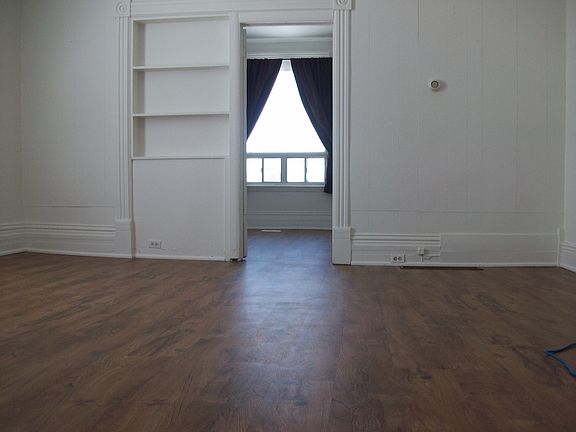 4th image of 162 Aylmer St N #D