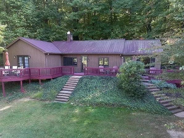 9264 Lakewood Dr NE, Mineral City, OH 44656