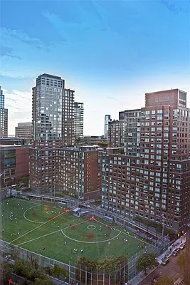 Sold by R New York | media 7