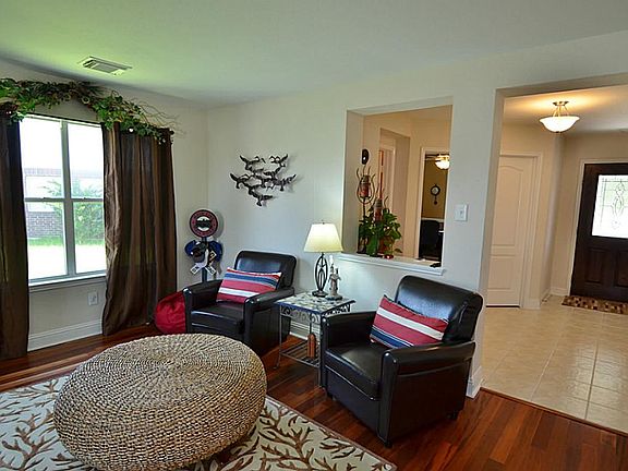 Neutral tile in the entrance, updated light fixtures, Welcome you home upon entrance