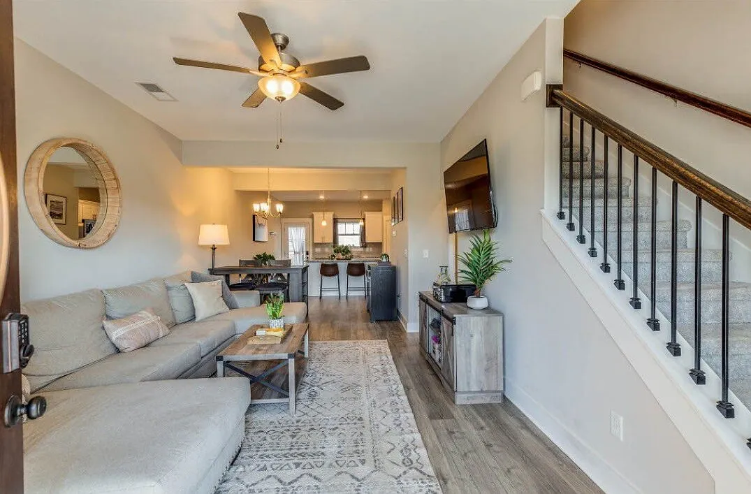 2 bed, 2.5 bath, 1292 sqft, $1,950 — Photo 2