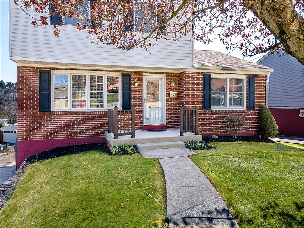 476 1st St photo 1