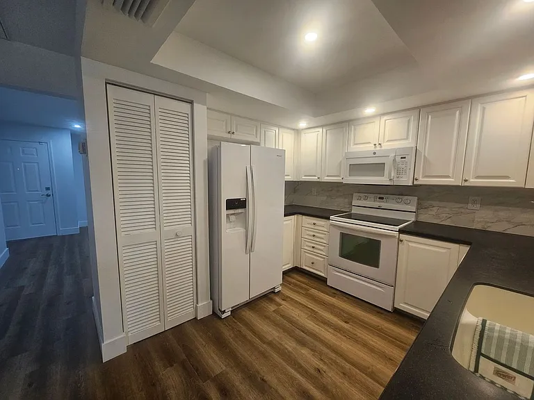5989 Hillyer Ct — Photo 6