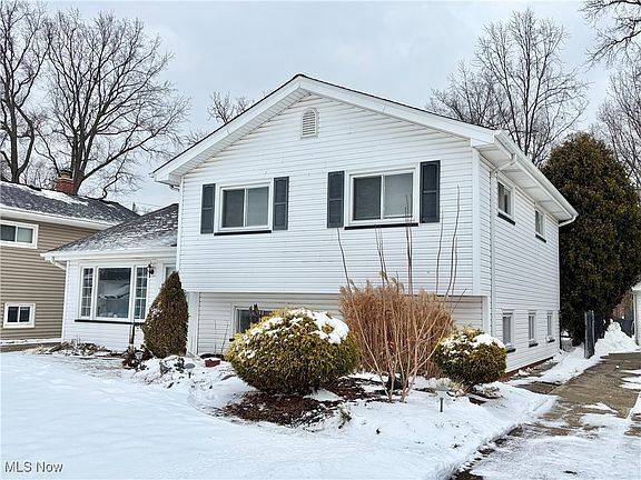 2nd image of 801 Charles St