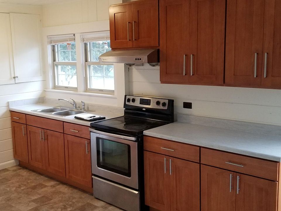 2nd image of 2445 S 133rd St