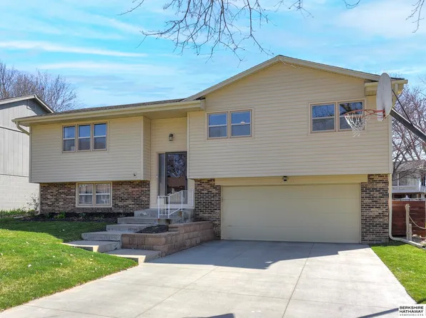 333 N 153rd Avenue Cir, Omaha, NE 68154