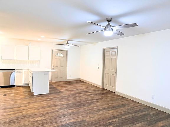 3rd image of 2806 Nursery Rd.