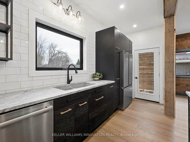 215 Winstanley St — Photo 11
