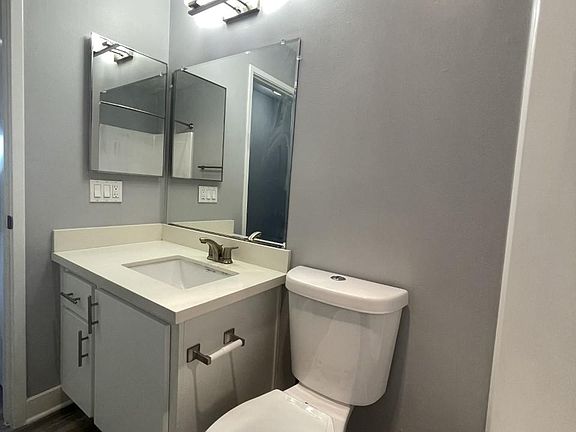 5th image of 910 Clinton St #203