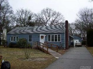 87 Country Club Rd, Bellport, NY 11713