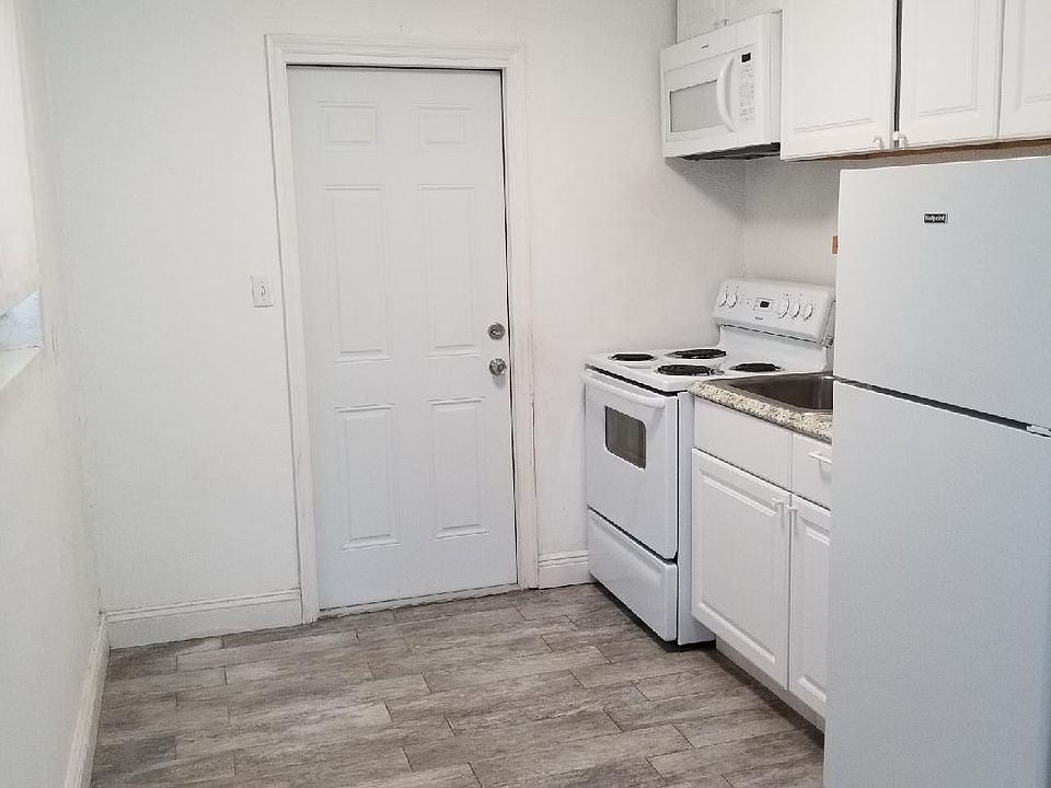 2nd image of 519 Fairmount Rd