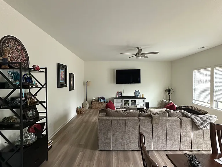 423 Bassett Ln — Photo 20