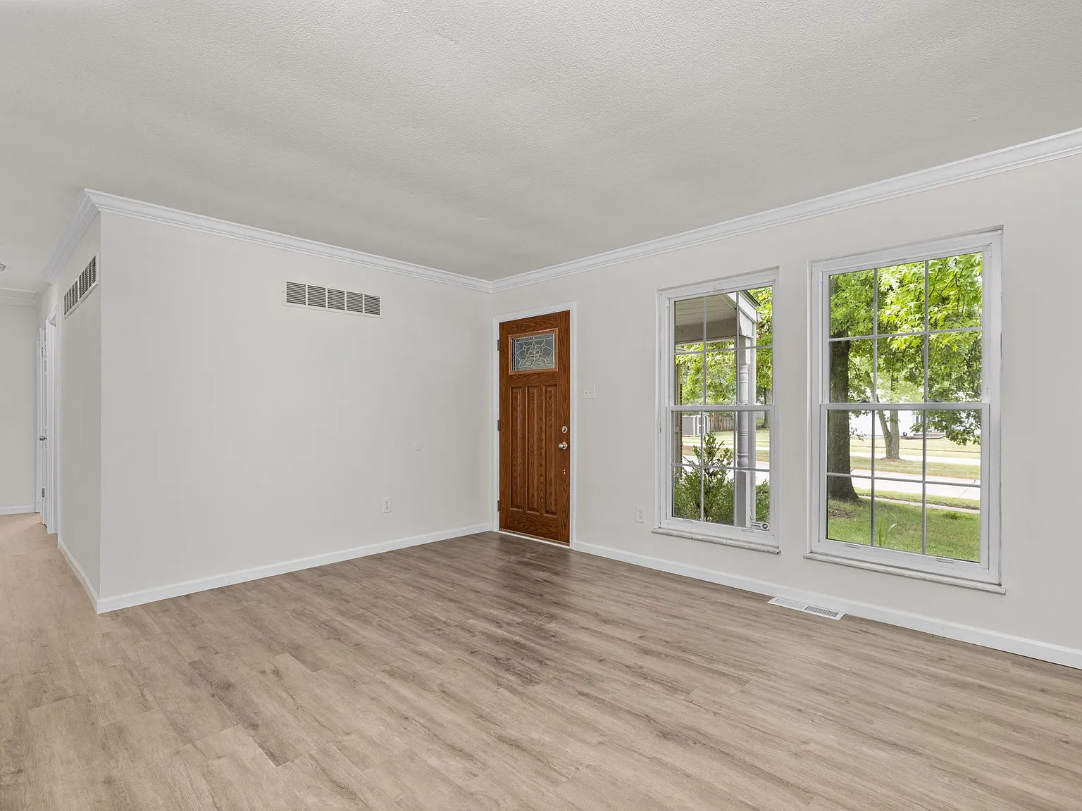 3 bed, 1425 sqft, $2,008 — Photo 2