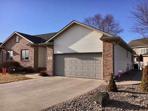 3rd image of 817 Heatherwood St