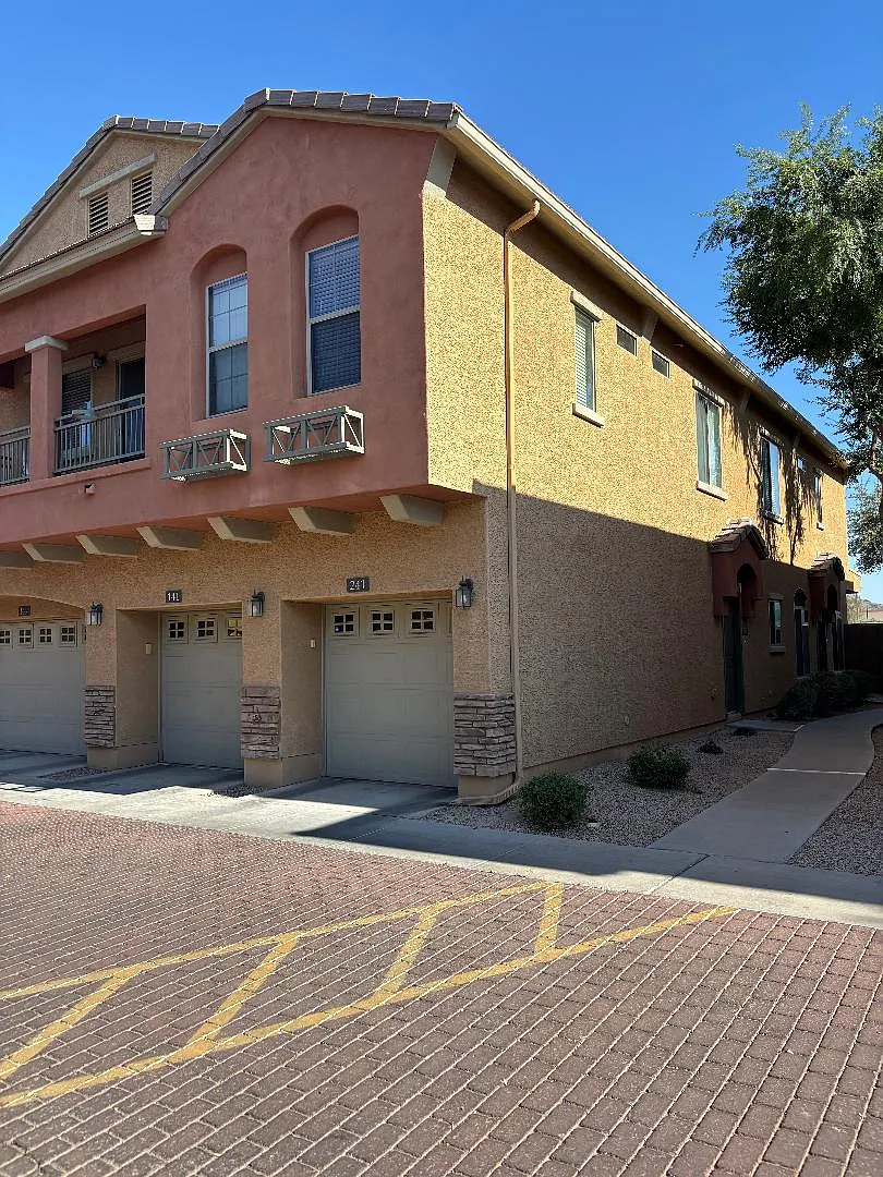 2 bed, 2.5 bath, 1186 sqft, $1,650 — Photo 1