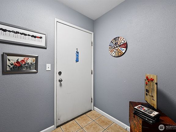 4th image of 17431 Ambaum Boulevard S #D14