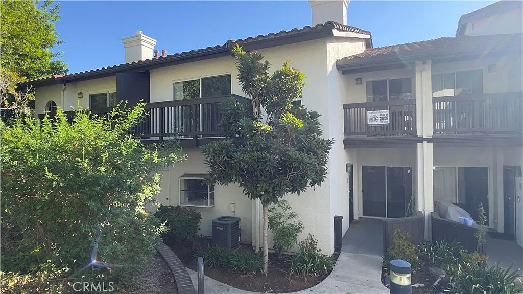 2 bed, 2.5 bath, 1236 sqft, $3,300 — Photo 1