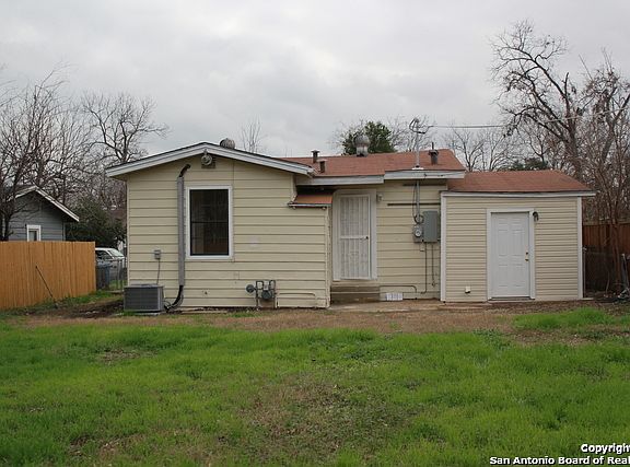2nd image of 1527 El Monte Blvd