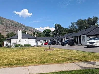 282 N Main St