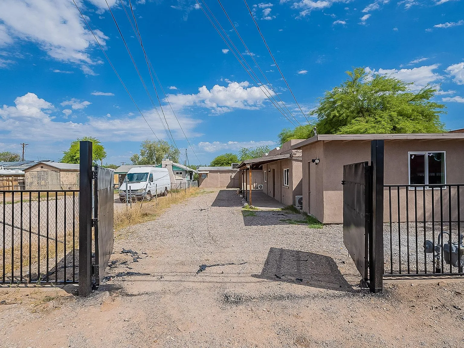 3 bed, 1012 sqft, $1,250 — Photo 1