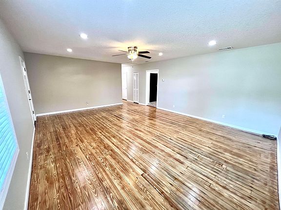 4th image of 804 W 2nd St