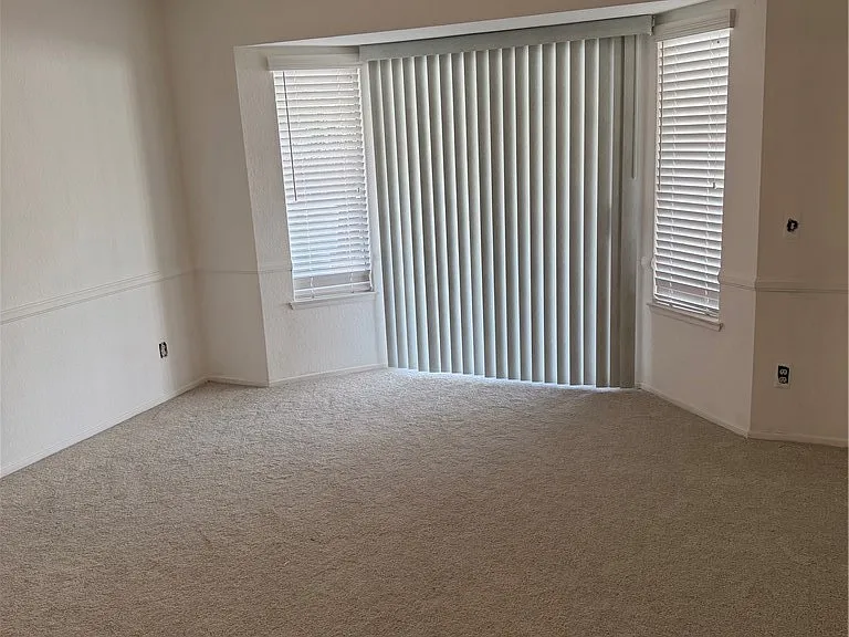 2211 S Walker Ave — Photo 11