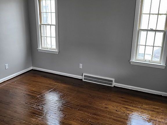3rd image of 18540 Elkhart St