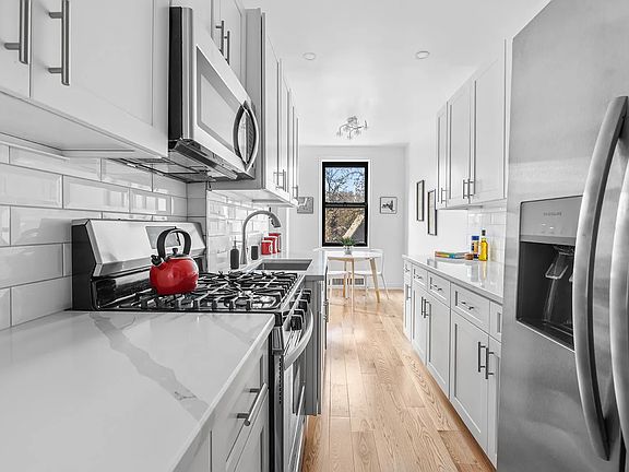 4th image of 657 E 26th St APT 3R
