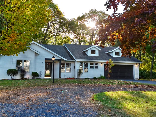 4 Independence Dr, Plattsburgh, NY 12901