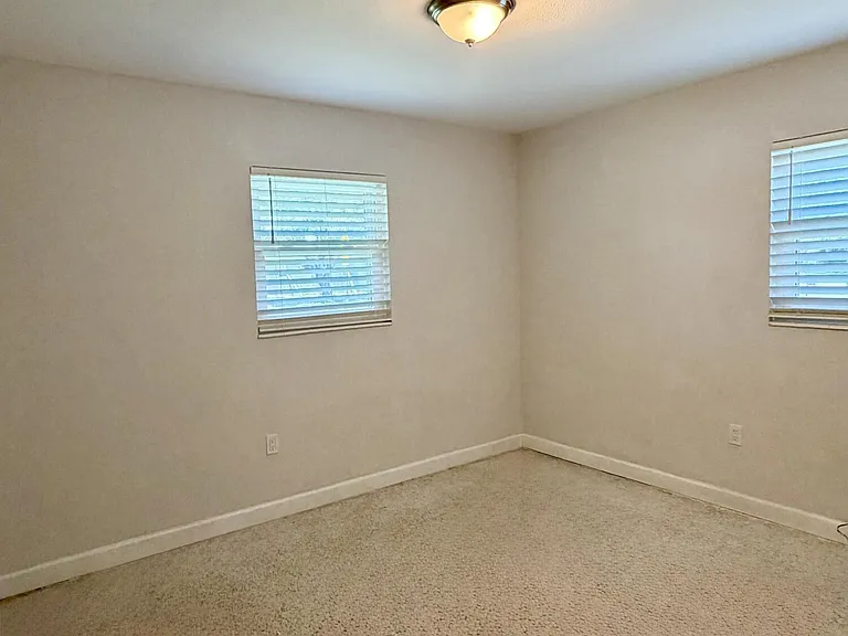 1957 Glenwood Dr — Photo 11