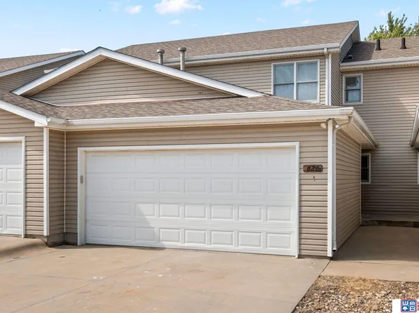 626 Lakeside Dr, Lincoln, NE 68528