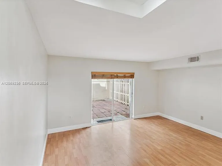 390 NW 86th Pl #Townhouse 201 — Photo 11
