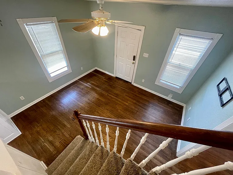 2202 Leon St — Photo 5