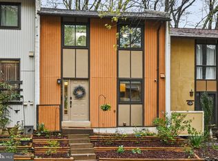 2402 Cloudcroft Sq, Reston, VA 20191