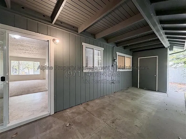925 NW Joy Ave #4 — Photo 17