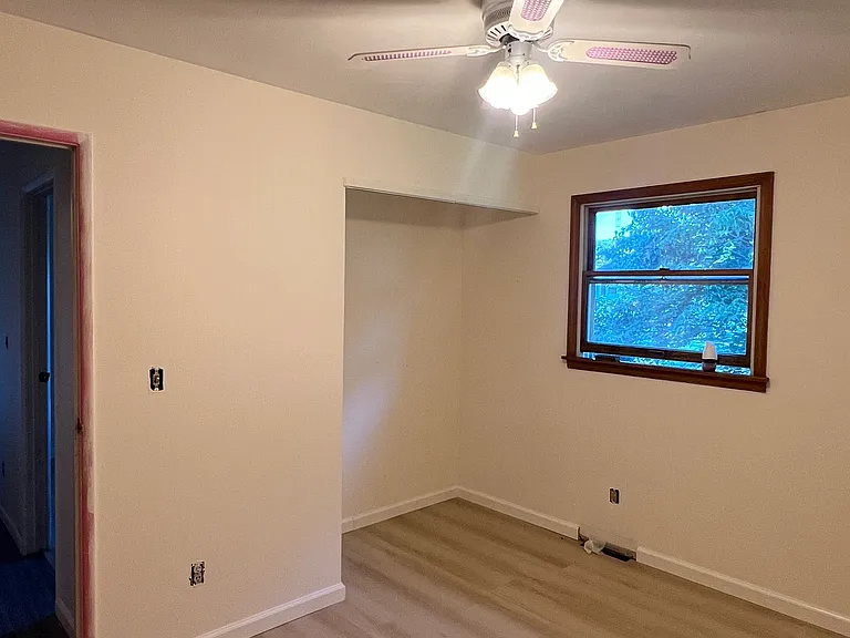 300 Parkview Dr — Photo 11