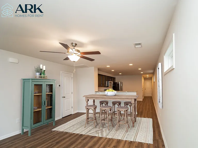 316 Noble Ln — Photo 4