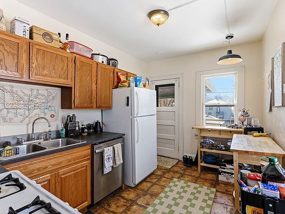 3rd image of 1756 Saint Clair Ave APT 2