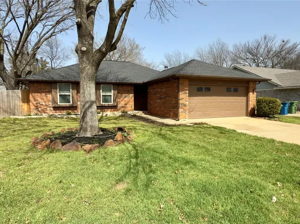 407 Oakwood Cir, Shady Shores, TX 76208