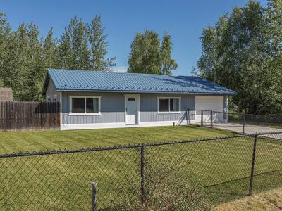 2726 Perimeter Dr, North Pole, AK, 99705