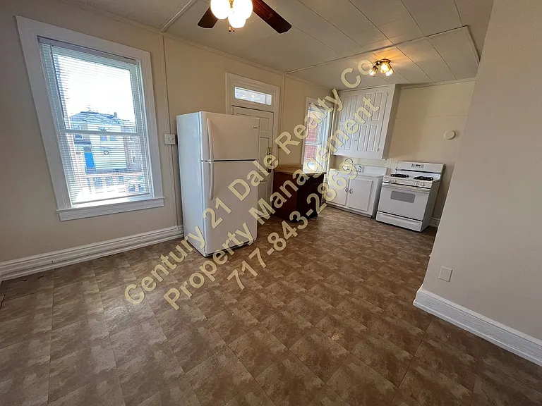 1305 N George St #2 — Photo 3
