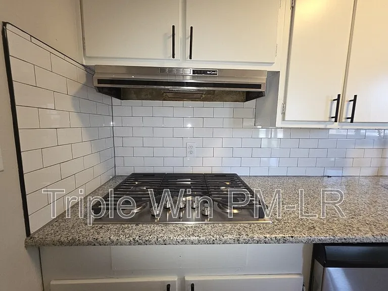 1516 Gregory St — Photo 13