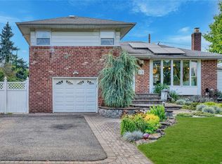 30 Florgate Rd, Farmingdale, NY 11735