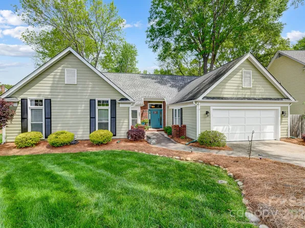 9931 Deer Spring Ln, Charlotte, NC 28210