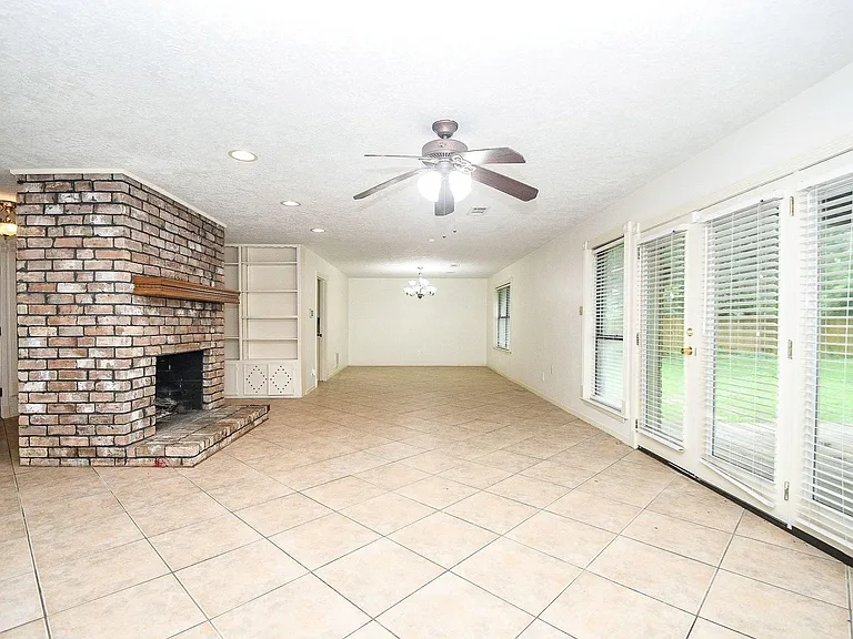 6702 Spring Leaf Dr — Photo 11