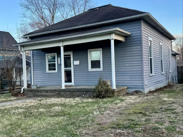 213 W 7th St, Hartford City, IN 47348