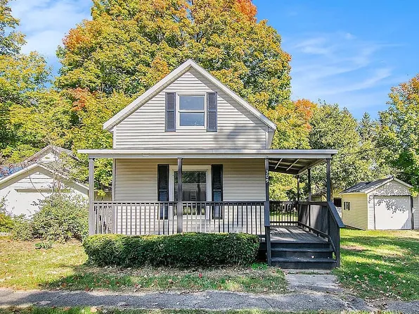 309 E Burr Oak St, Centreville, MI 49032