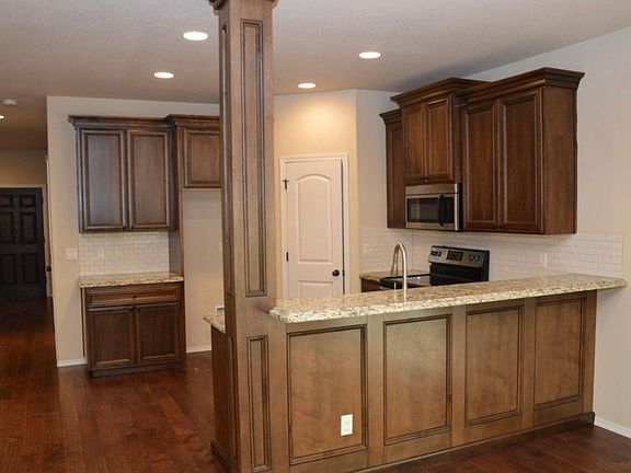 3rd image of 6709 NE 56th Way #St8