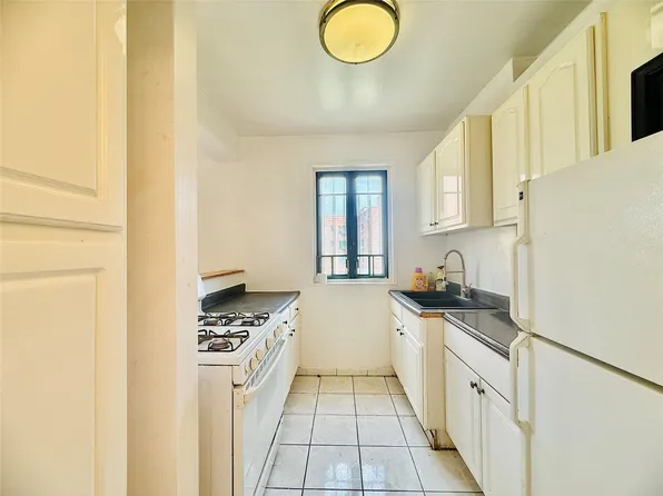 1640 Metropolitan Avenue #6G, Bronx, NY 10462